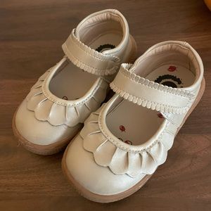 Livie & Luca RUCHE CLASSIC Mary Jane in Champagne EUC